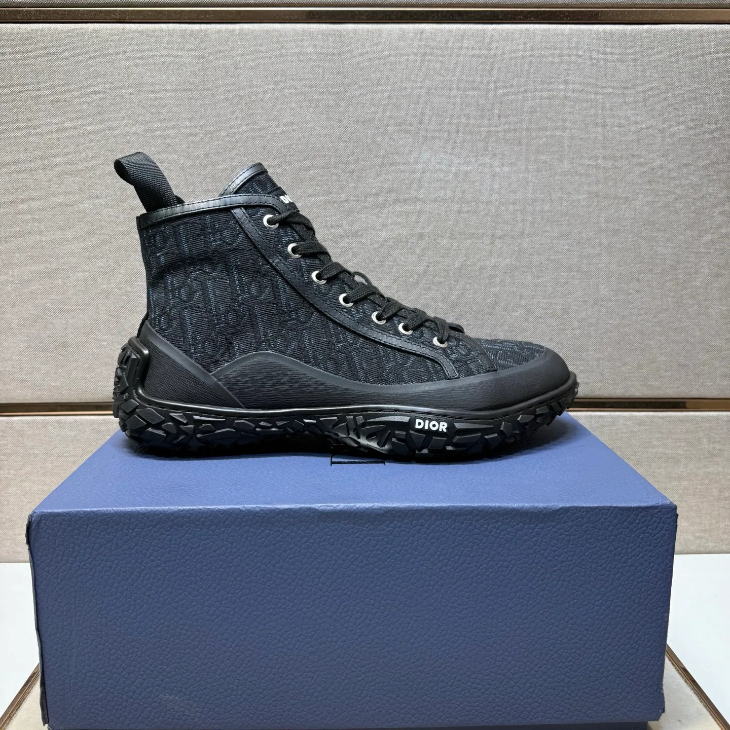 ⬛️Men's shoes 💰p460 [Dior～] Men's casual high-top shoes 2025z cabinet sales simultaneously 🔶Size: 39-44 #️⃣ 🔷2 colors🔜The upper is made of multi-material splicing➕Genuine leather lining, comfortable and breathable, sole: original comfortable and wear-resistant outsole, ⚠️Real shot📱Photographed🎬The real thing is better📢📢📢